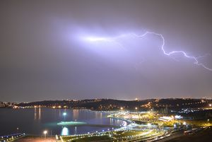 Chitgar Lake lightning Tehran.jpg